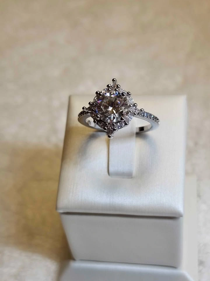 Halo Ring with 2 Carat Round Moissanite Stone - photo 4