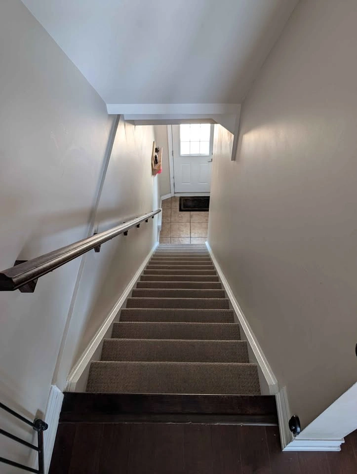 2 Beds 2.5 Baths - Townhouse - photo 2