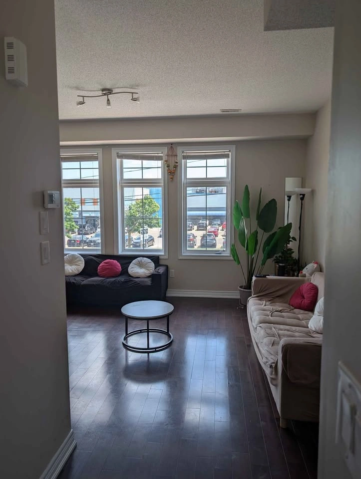 2 Beds 2.5 Baths - Townhouse - photo 5