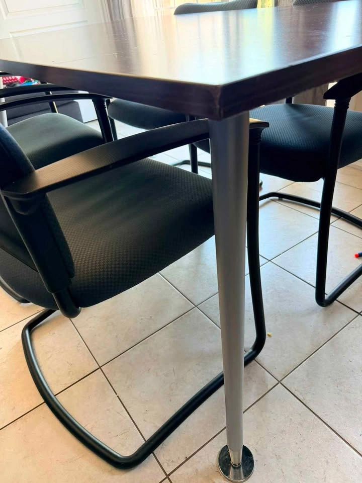 Modern Dark Wood Dining Table + 4 Chairs | $125 CAD - photo 2