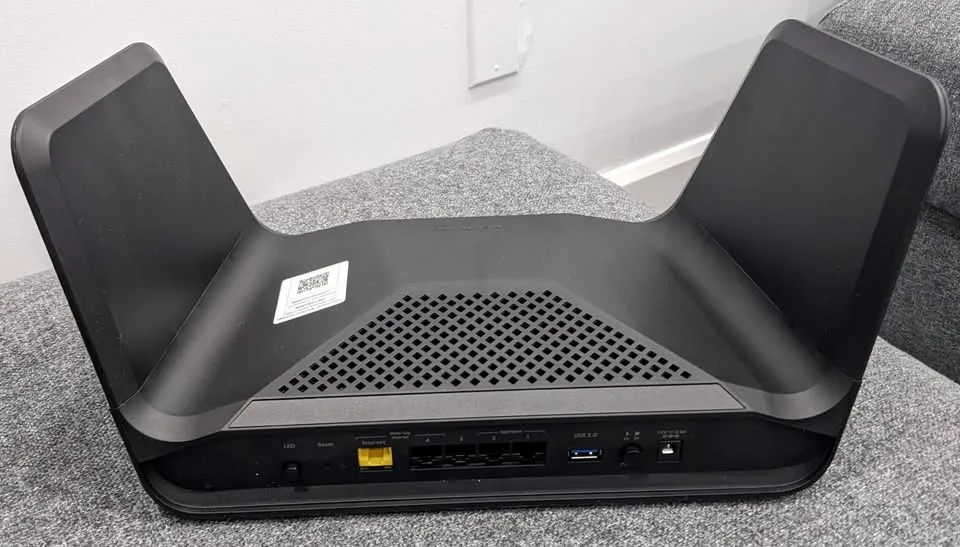 NETGEAR Nighthawk AX8 WIFI 6 Router (RAX70) image indicator(3)