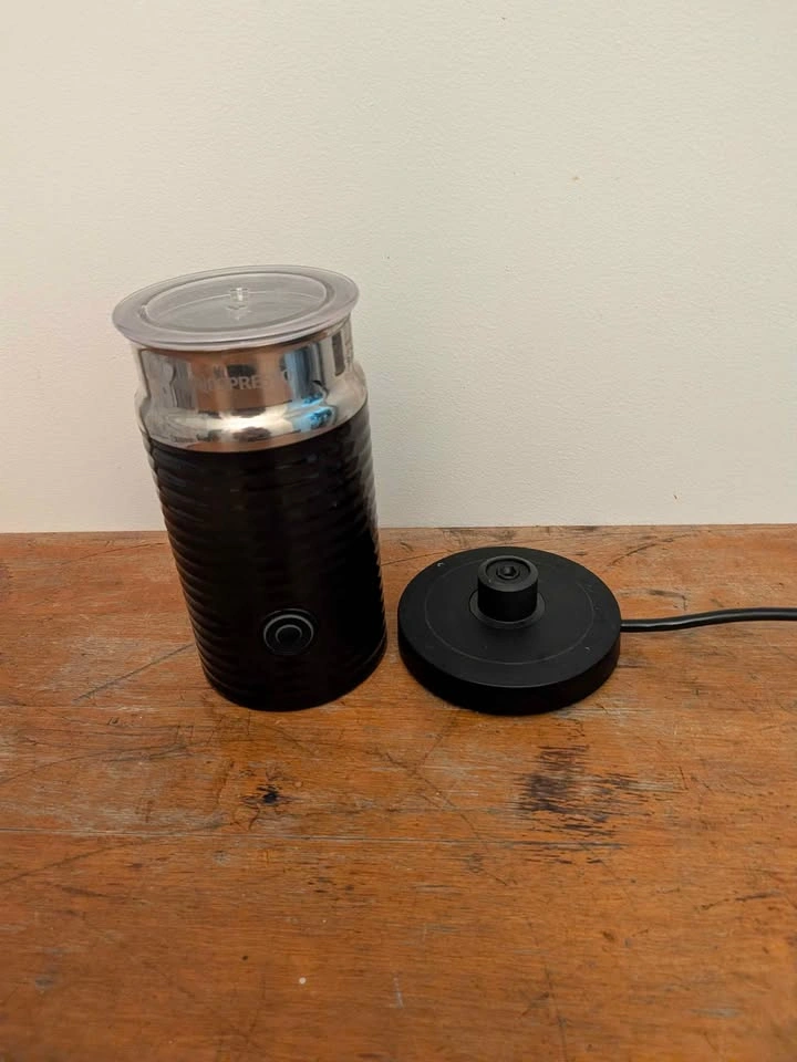 Nespresso Aeroccino 3 Electric Milk Frother (Model 3694) - Black - photo 2