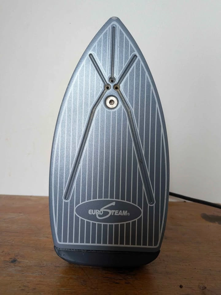 Eurosteam Evolution Steam Clothing Iron (Model 6399/3) - photo 3