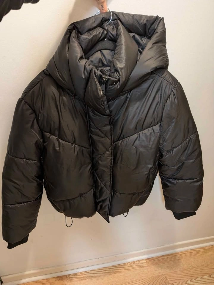 Like New Gap Black Puffer Jacket women's size Large - photo 3
