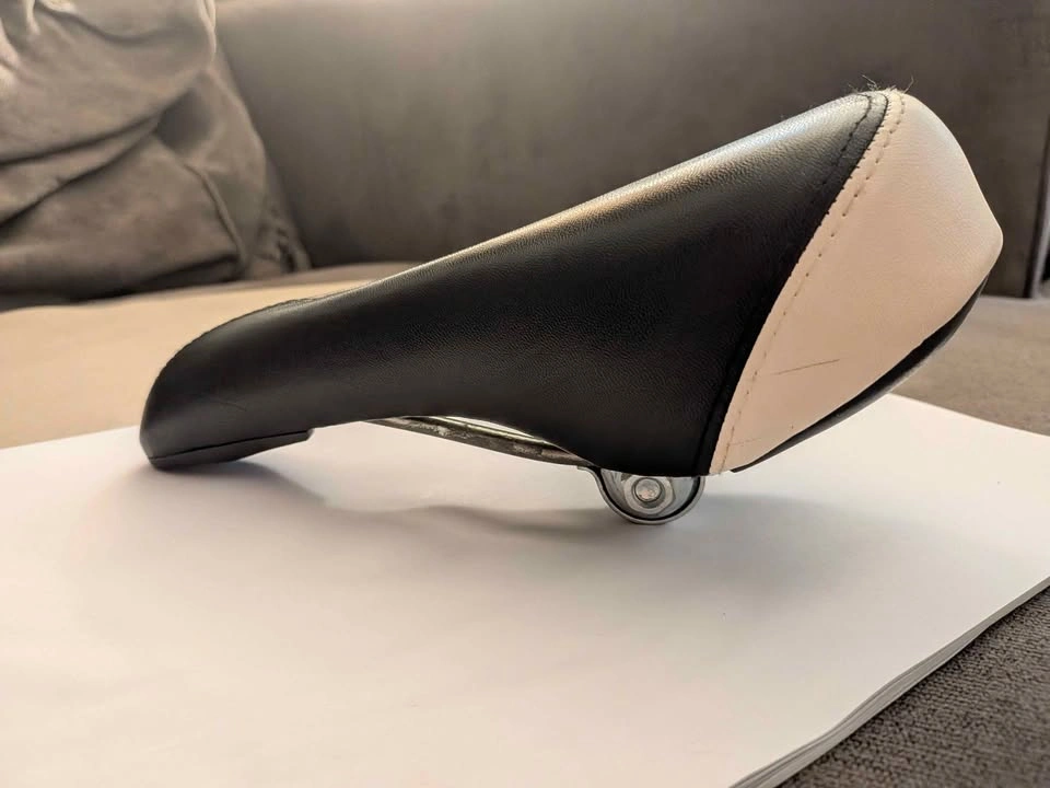 DADI S26-8 Ergonomic Bike Saddle with Clamp - Black/White - photo 5