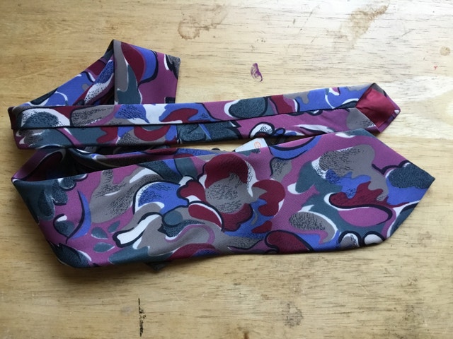 brightly coloured necktie - photo 3