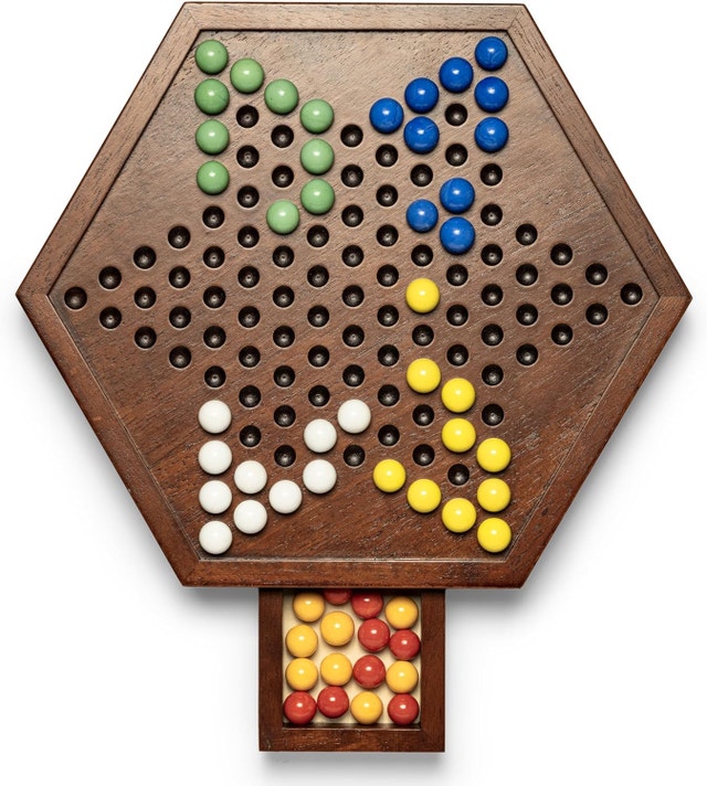 Chinese checkers game