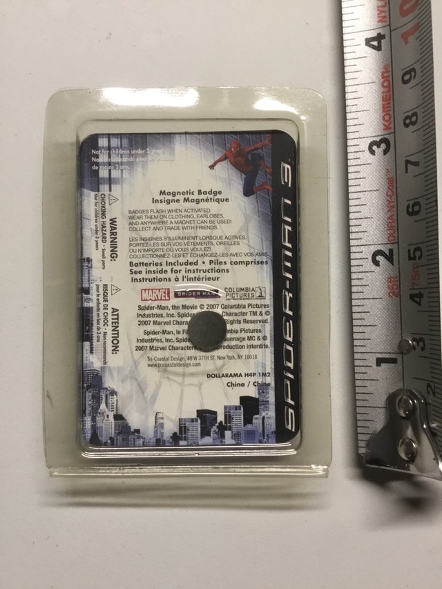 Spider-Man magnetic flashing pin - photo 2