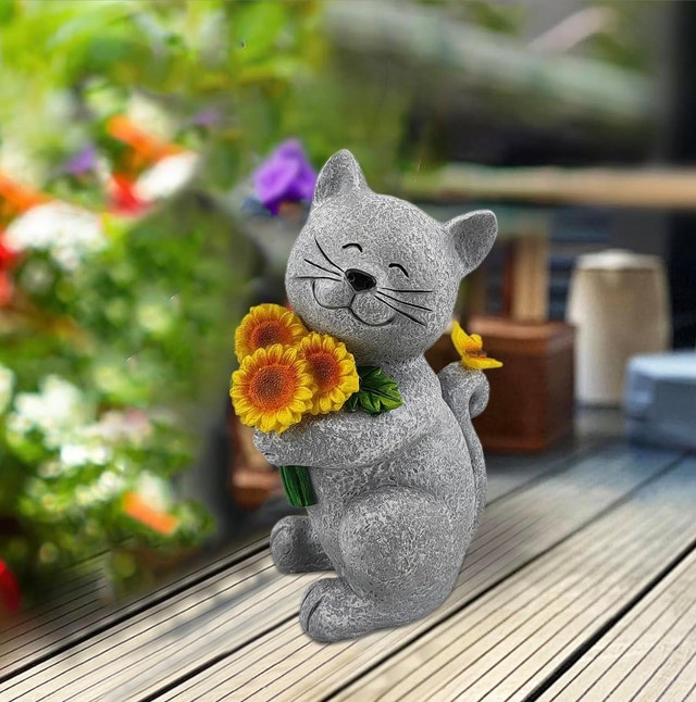 cat garden solar light statue