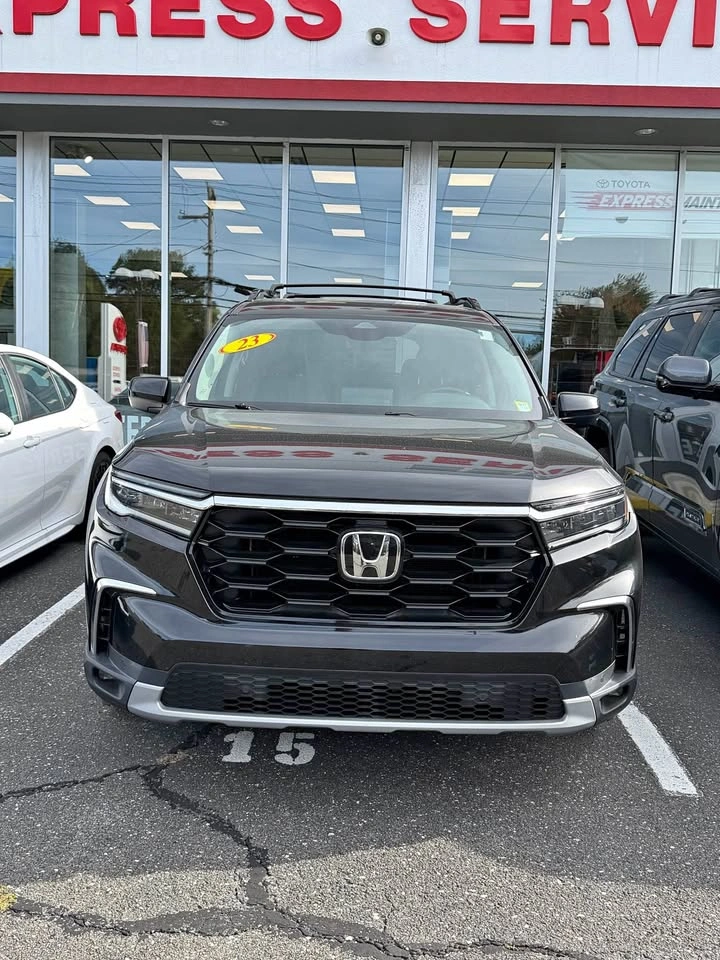 2023 Honda Pilot · Touring