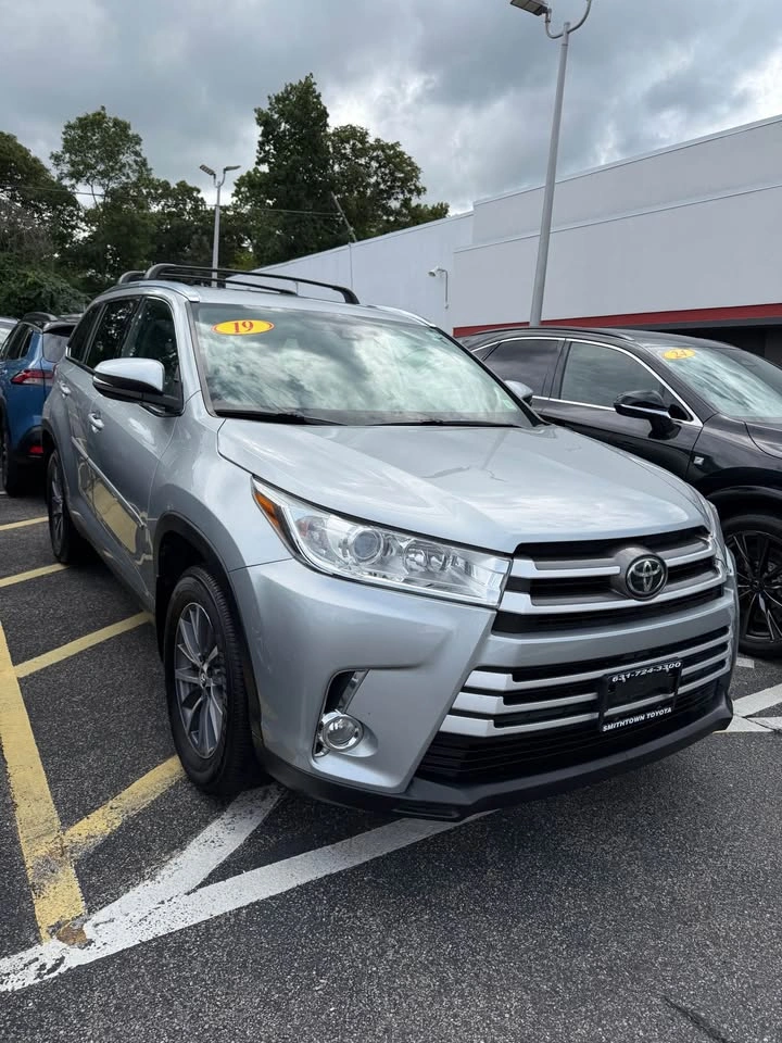 2019 Toyota Highlander · XLE - photo 2