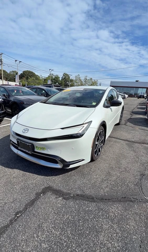 2025 Toyota Prius Plug-in Hybrid · XSE