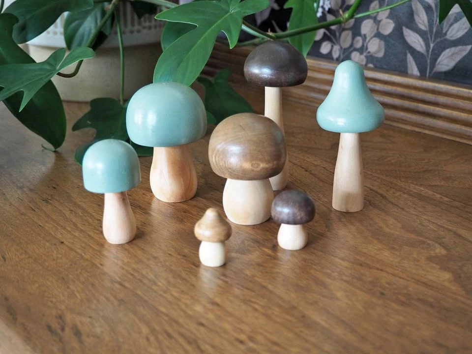 Set of 7 Mushrooms (Light Green)