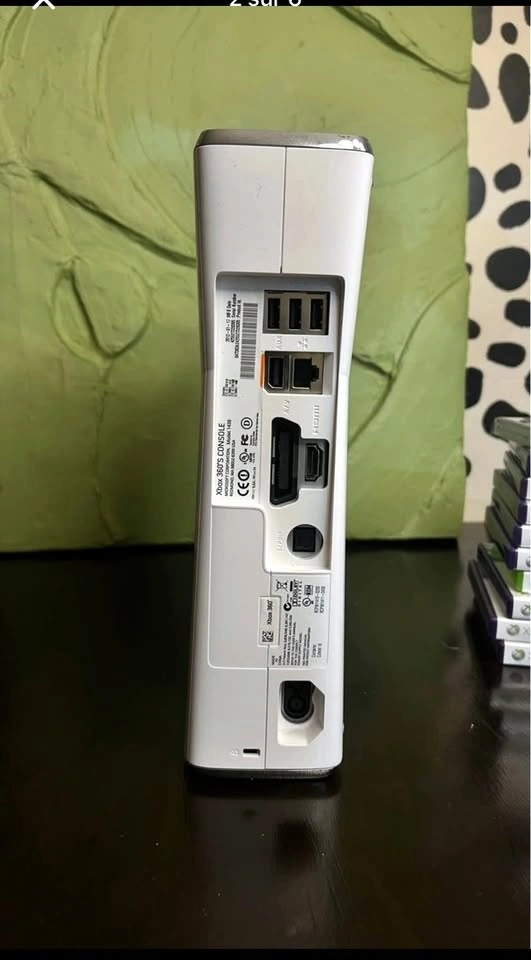 Xbox 360 S White 4GB + Kinect + 2 Controllers + 10 Games - photo 2