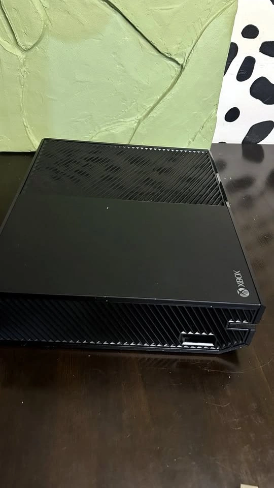 Xbox One 1TB + New Wireless Controller – Fully Tested + Cables - photo 3