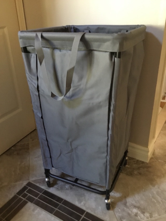 laundry hamper on wheels - photo 2