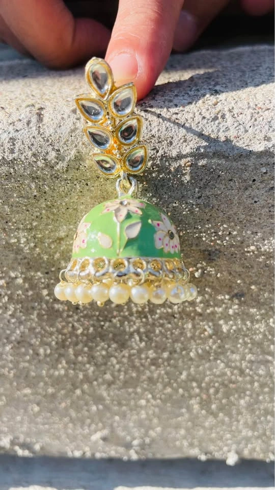 New Elegant  and Beautiful Jhumkas - photo 2