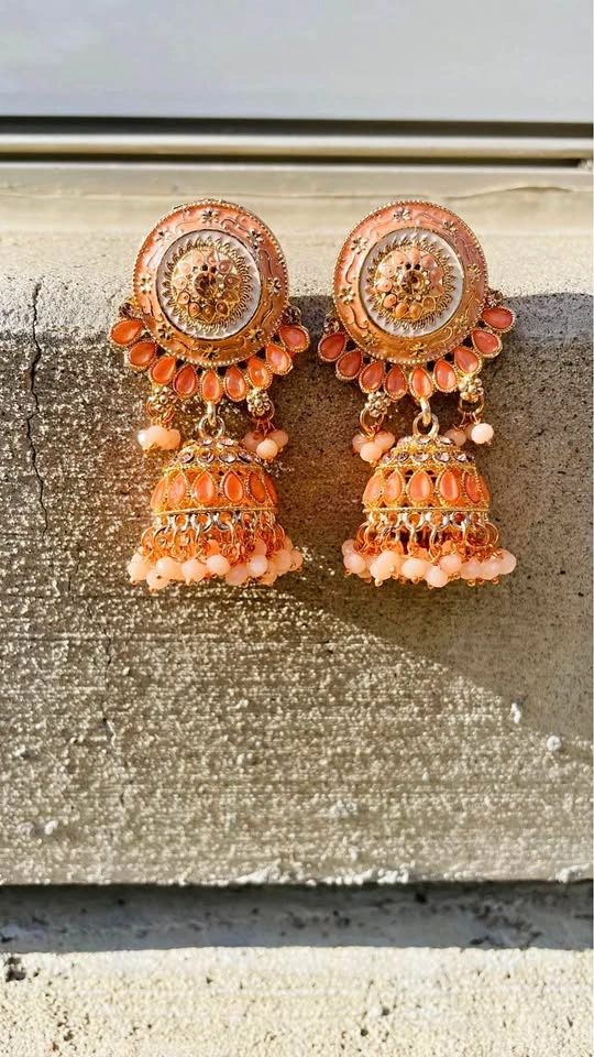 New Elegant and stylish earrings/jhumkas