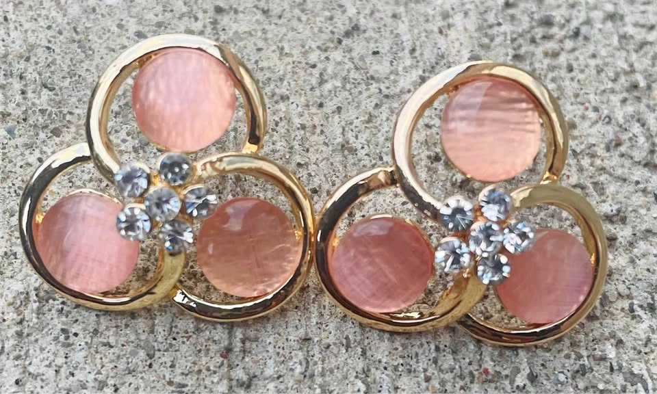New Beautiful chic Studd earrings