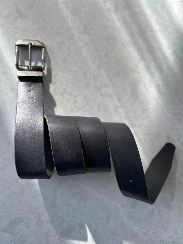 Vintage leather belt with E.Z. By Zegna buckle. Size 40-46.