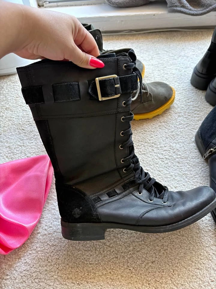 Woman’s leather timberland boots
