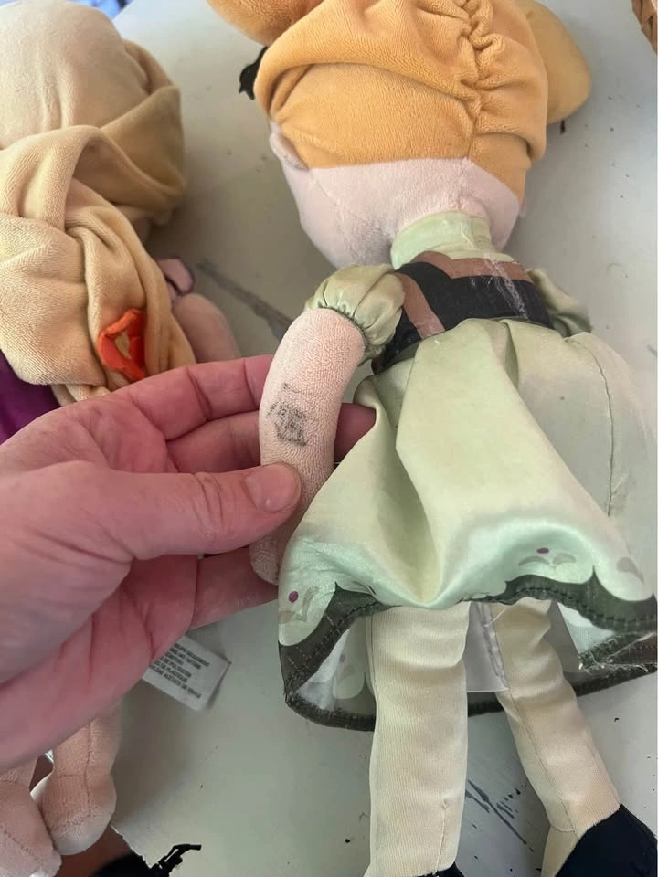 Disney Store Rapunzel and Anna - photo 3