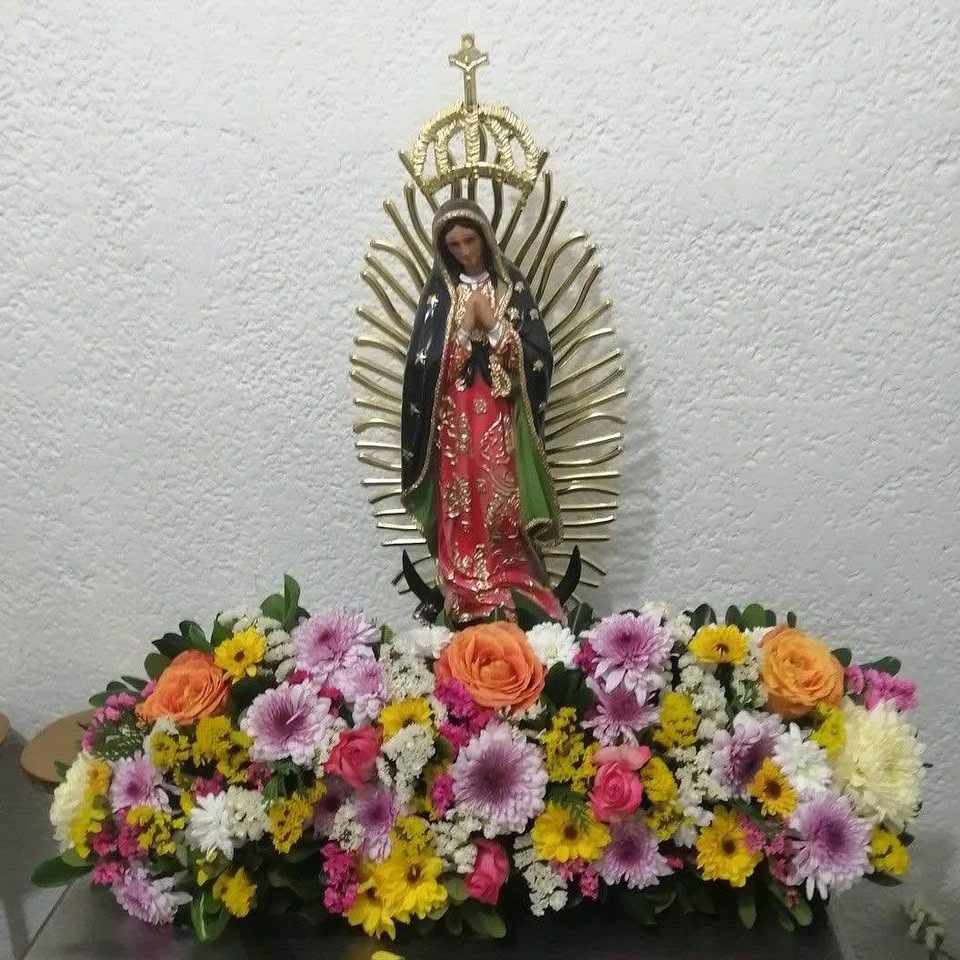 Floral arrangements for Virgin of Guadalupe - photo 2