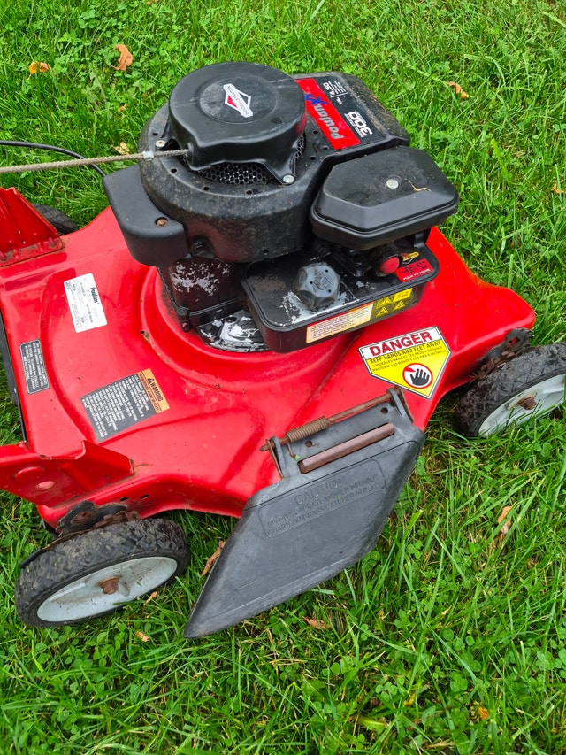 Gas 4.5 HP Lawnmower classic briggs Red - photo 3