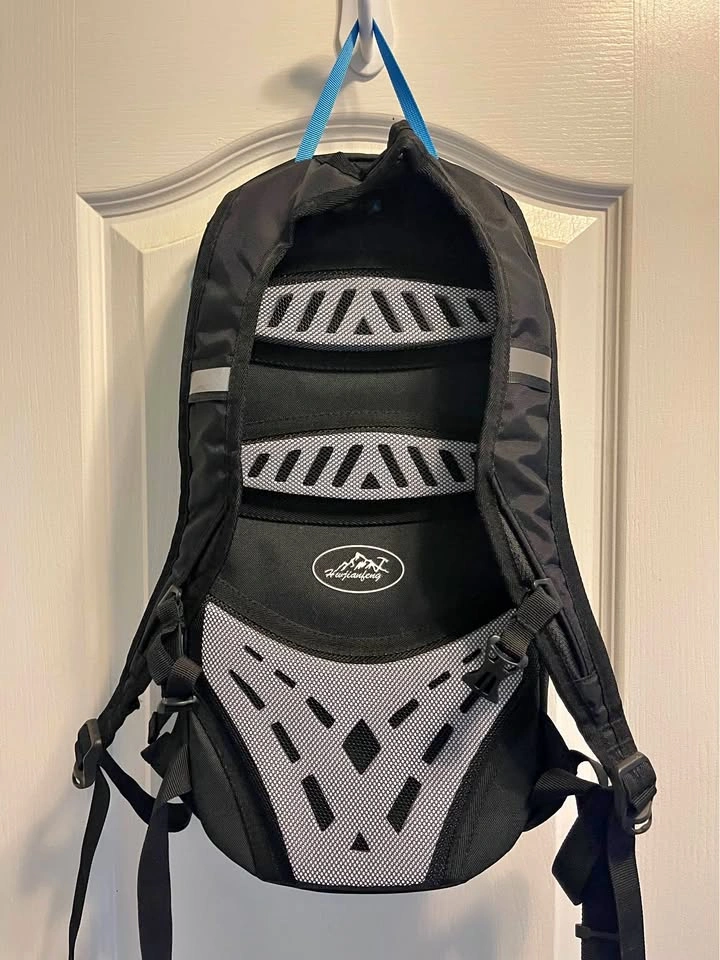 CN750 Cycling Hydration Backpack with Water Bladder