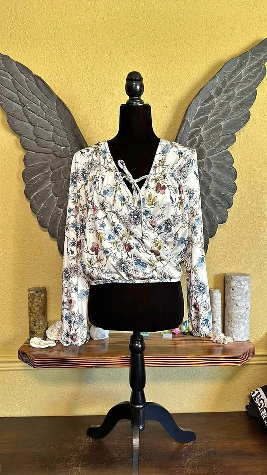Ardene Longsleeve floral cropped Shirt