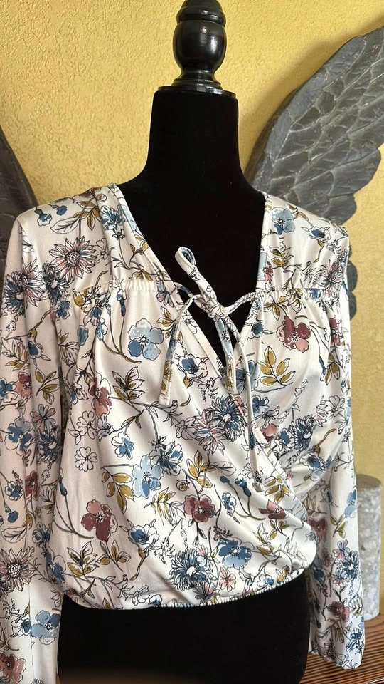 Ardene Longsleeve floral cropped Shirt - photo 2
