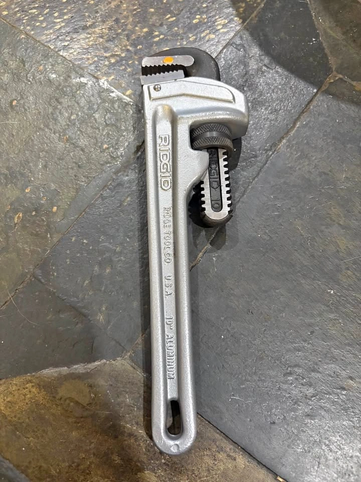 RIDGID 10" Aluminum Pipe Wrench (Model 810)