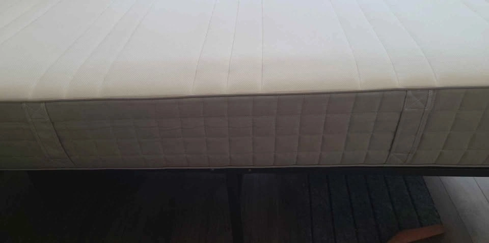 Twin mattress and bed frame - photo 2