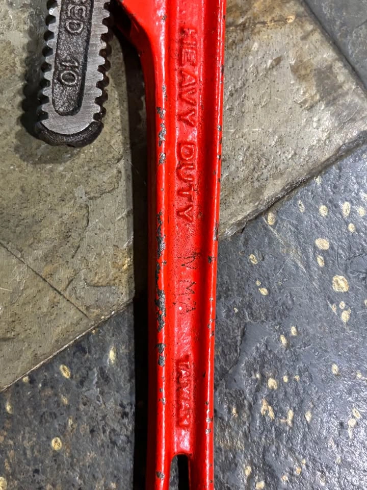 10-Inch Heavy Duty Pipe Wrench - photo 2