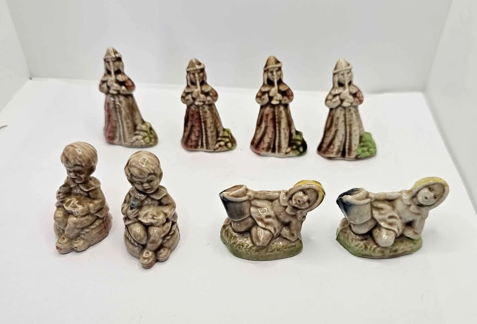 Wade Red Rose Figurines 8pcs
