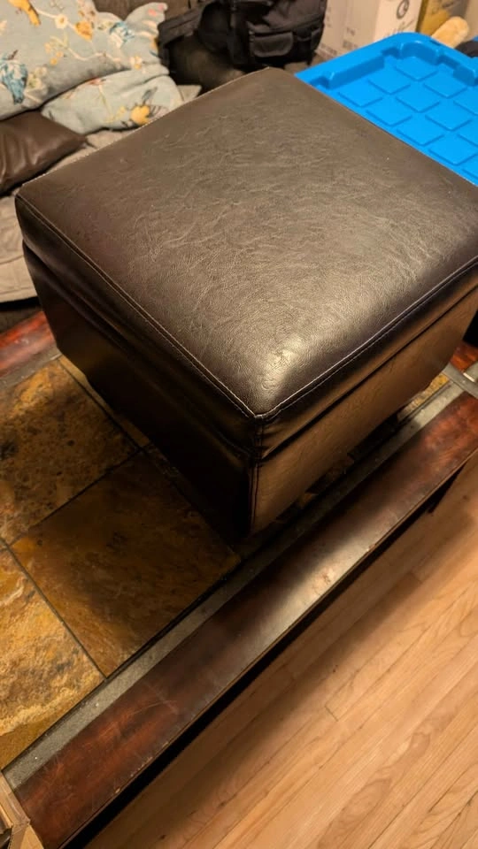 Brown leather couch - photo 5