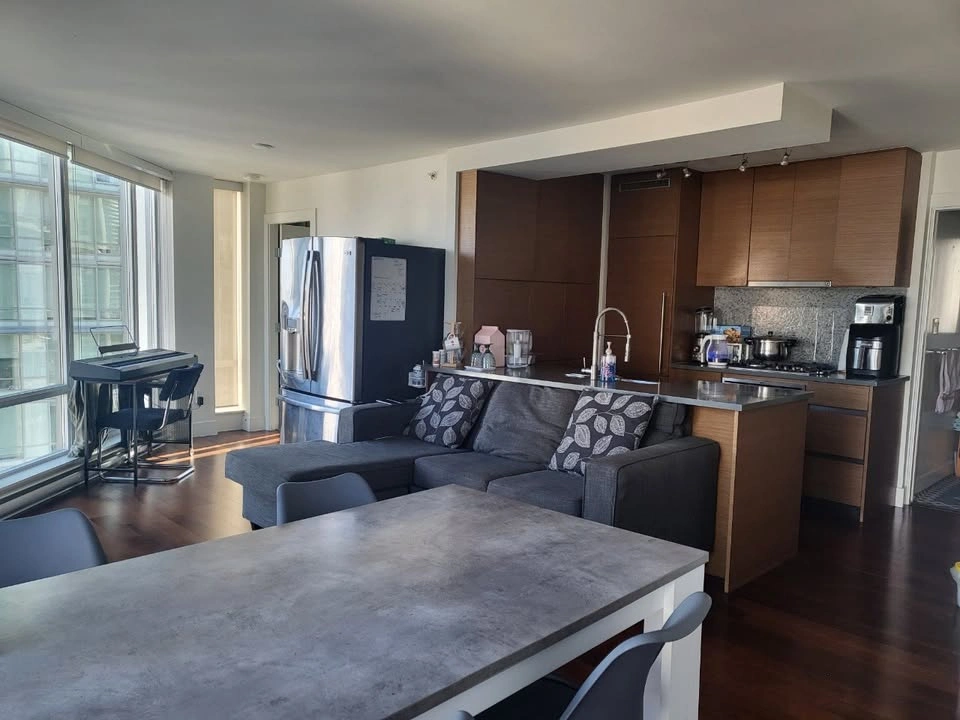 2 Bed 2 Bath Condo in Downtown Vancouver - photo 2