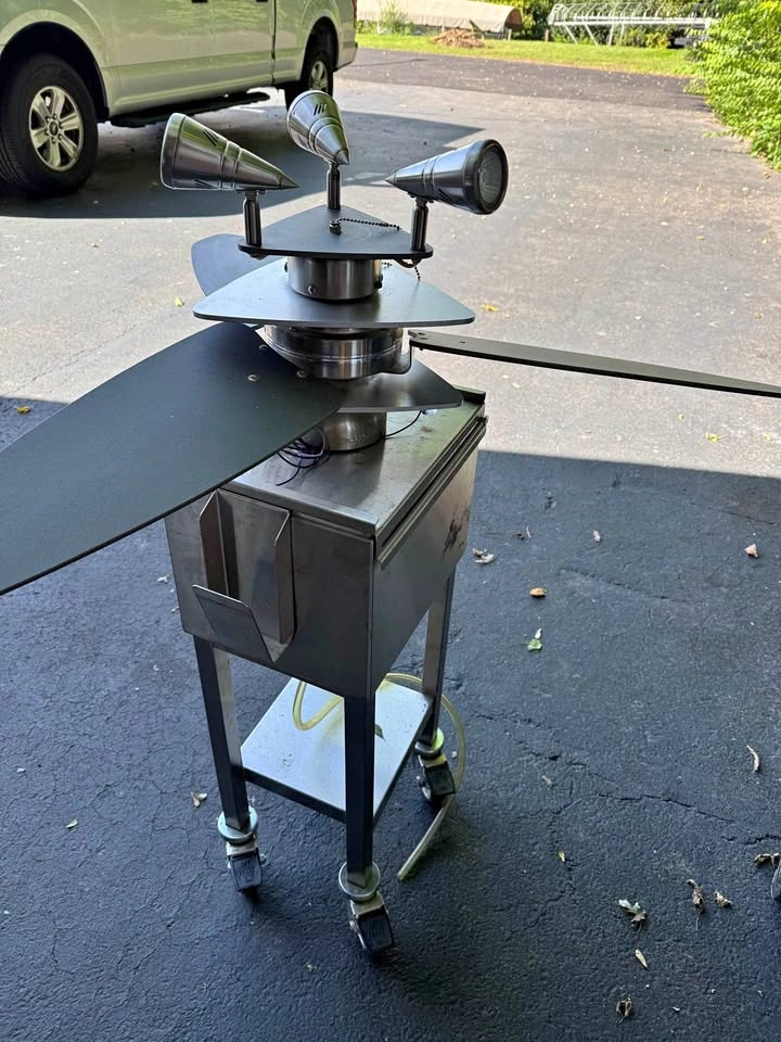 Ceiling fan/ with 3 light kit