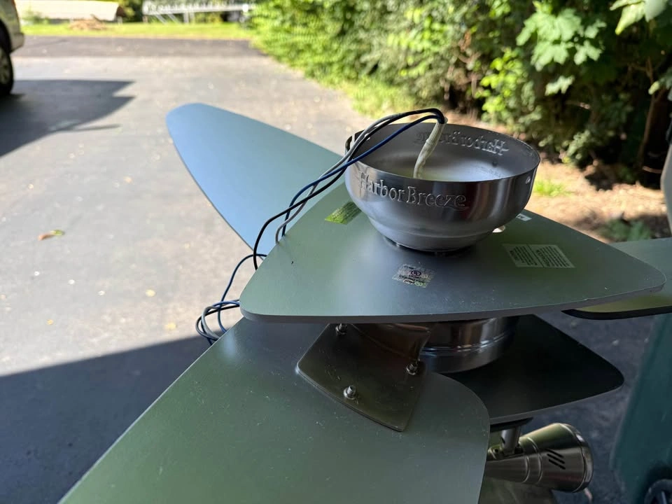 Ceiling fan/ with 3 light kit - photo 3