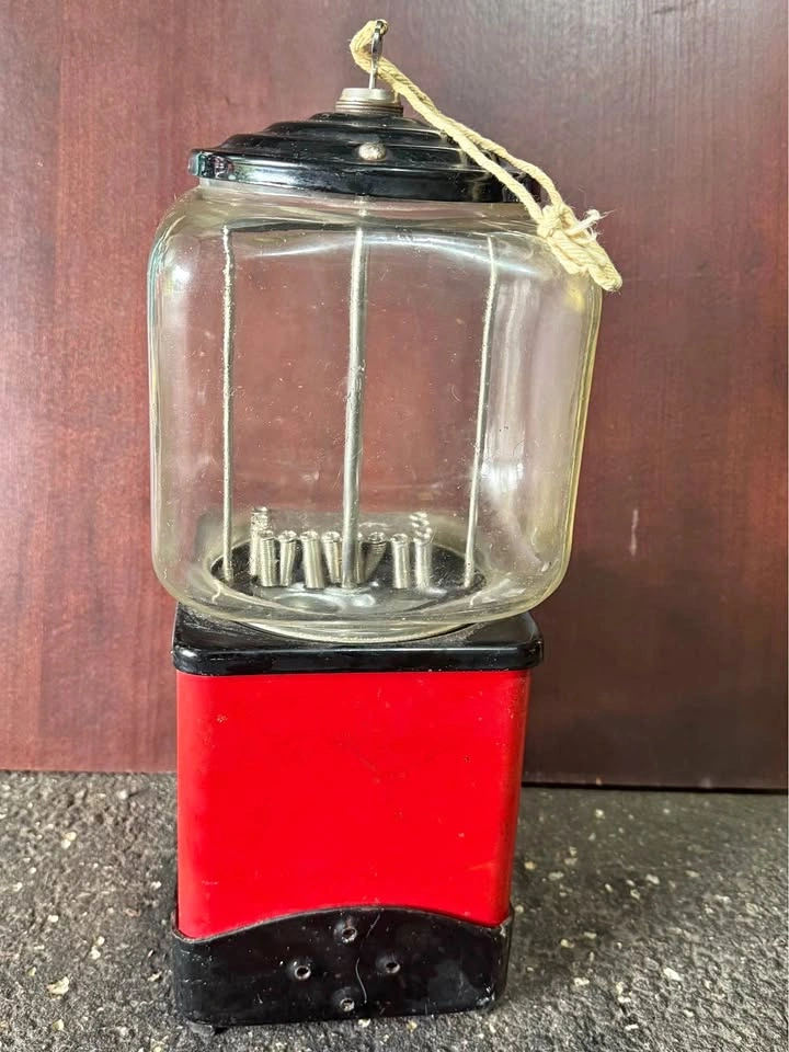Victor Topper Gumball vending machine/penny