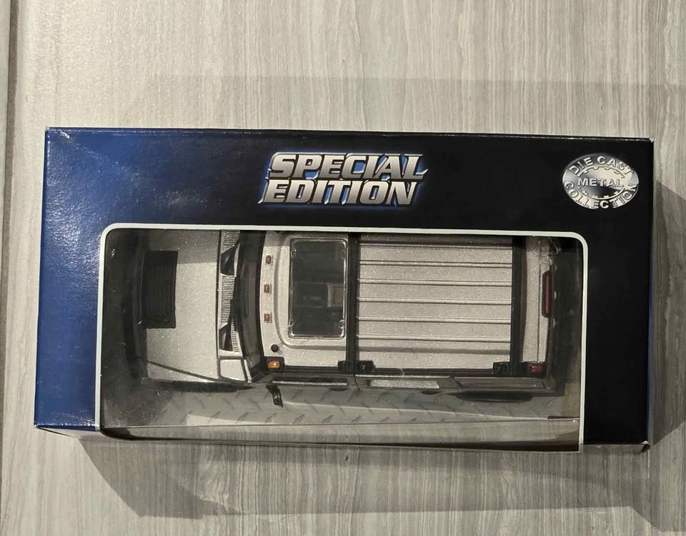 Maisto Special Edition 1:27 Hummer H2 SUV Die-Cast Car - photo 2