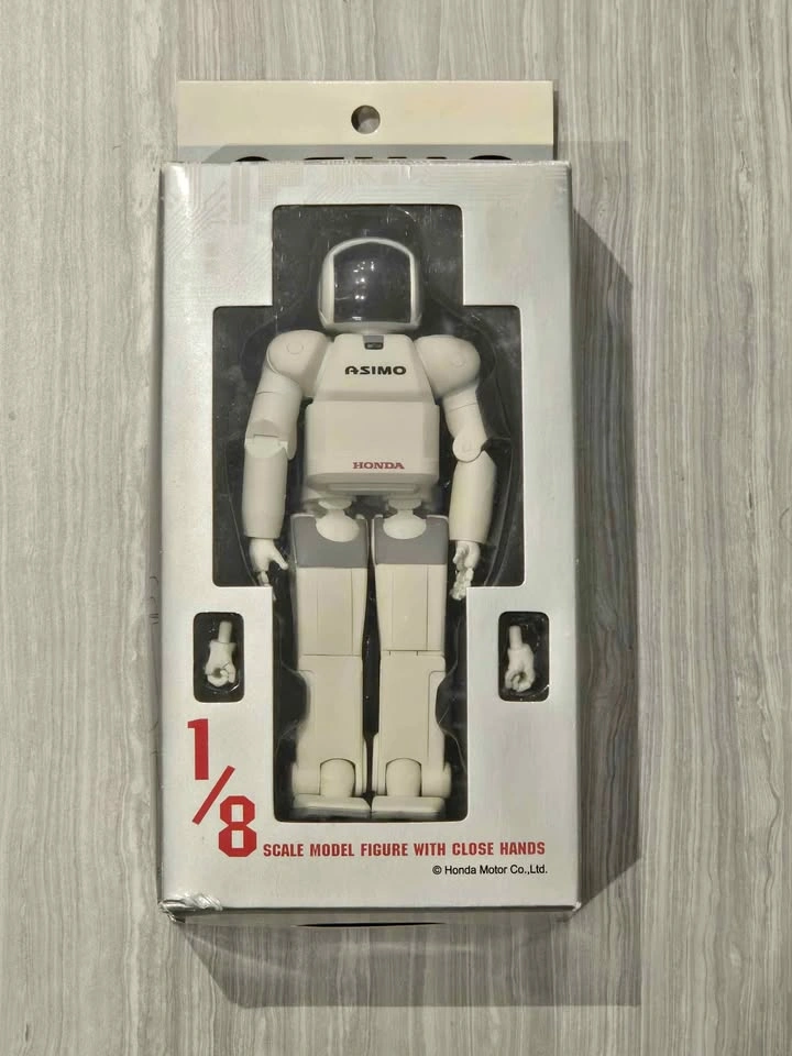 Honda ASIMO 1/8 Scale Action Figure