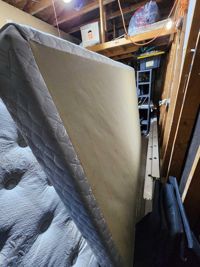 Mattress and Box Spring Set - photo 2