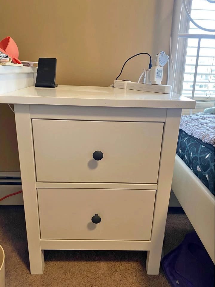 White 2-Drawer Nightstand / Bedside Table