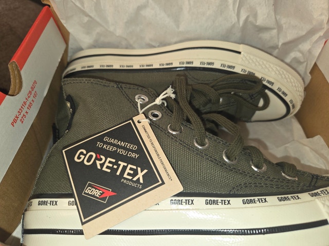 Converse hightops olive
