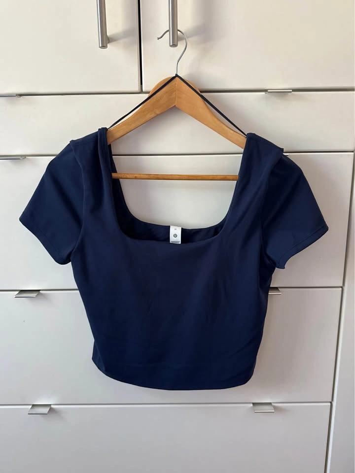Lululemon Wunder Under SmoothCover Square-Neck T-Shirt – Size 10 - photo 3