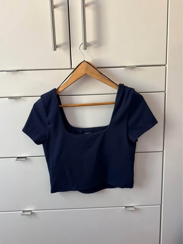 Lululemon Wunder Under SmoothCover Square-Neck T-Shirt – Size 10 - photo 5