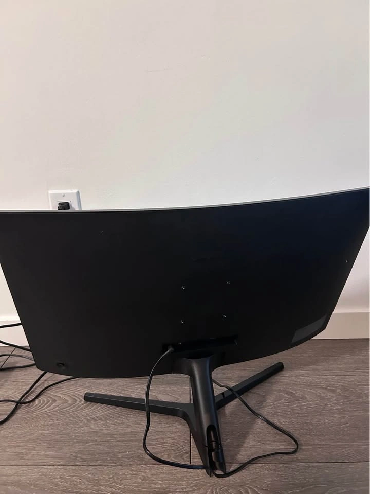 32" Samsung Curved Monitor - photo 3