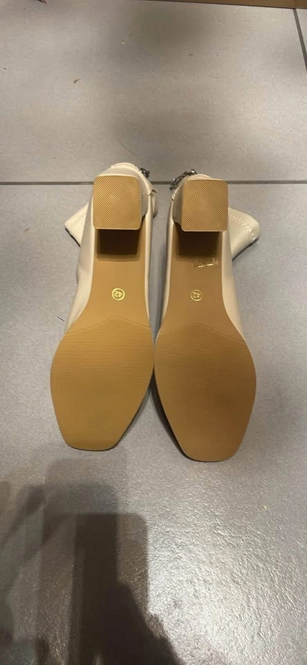 Size 8 beige boots - photo 2