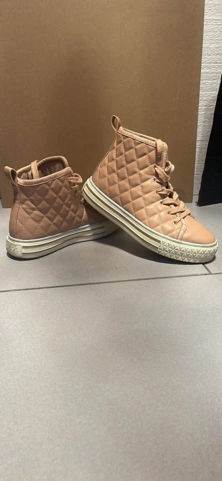 Mauve Guess Boots sz 7